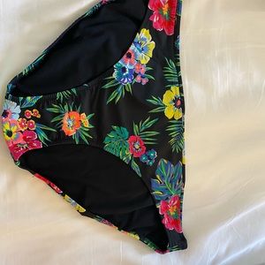 Xxl old navy swim bottoms.